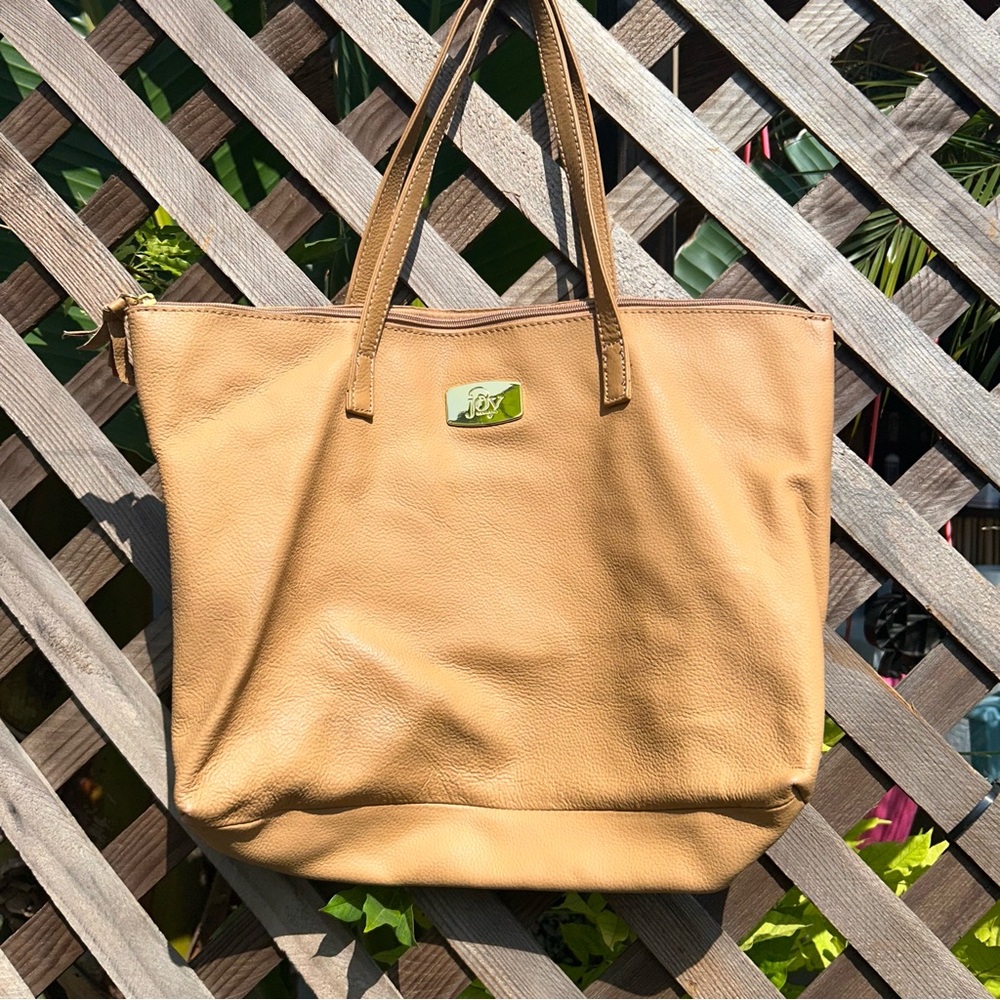 Woman's Joy* Large Leather! Tote Bag With Wristlet  $110 New - Picture 2 of 7